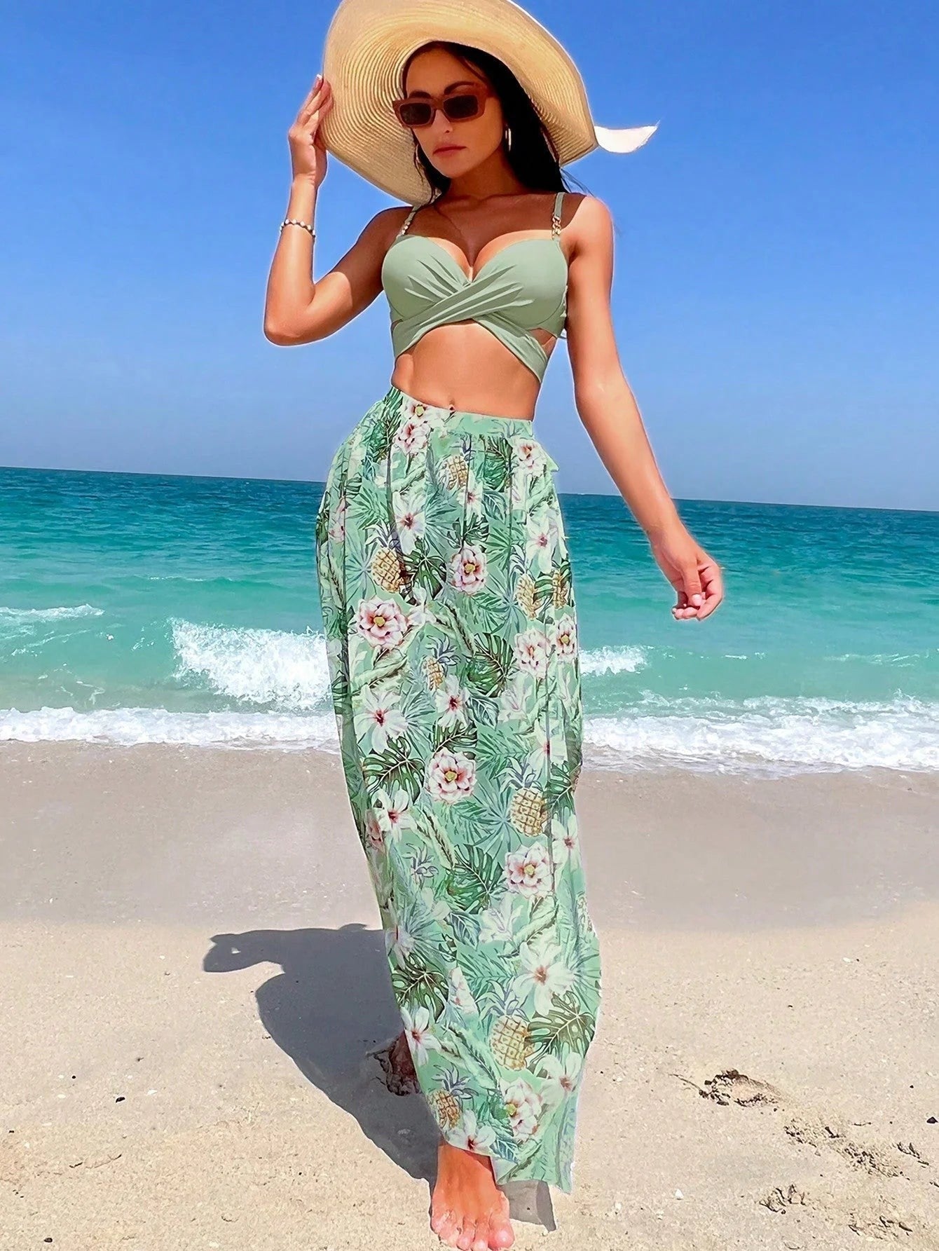 Bikini de Cintura Alta con Copa Cruzada y Pareo
